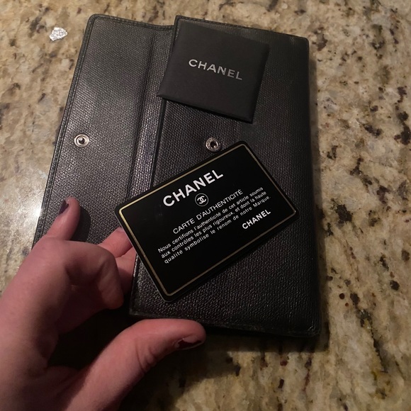 AUTHENTIC. Chanel wallet. Beautiful. - Picture 1 of 8
